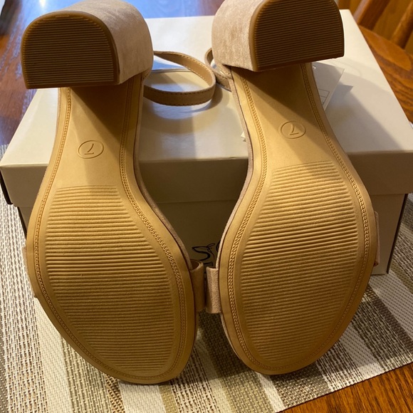 A new day - blush, block 3 3/4” heel sandal with single strap over toes - Picture 7 of 9